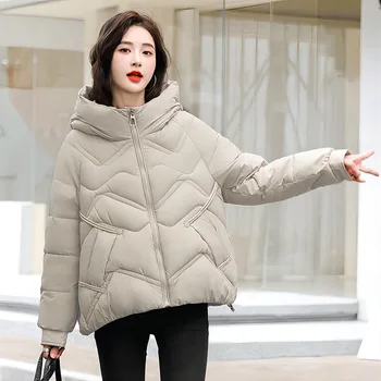 Короткое пуховое пальто с капюшоном для женщин, новинка зимы 2023, маленькое толстое пальто Design Sense Изображение 2